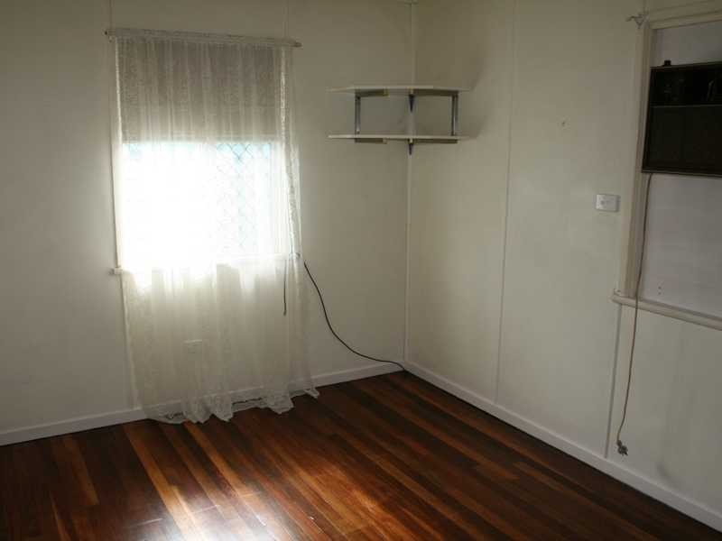 64 Robertson Road, Eastern Heights QLD 4305