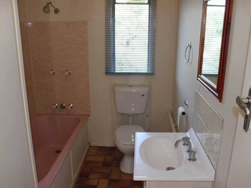 2a Cramb Street, Eastern Heights QLD 4305