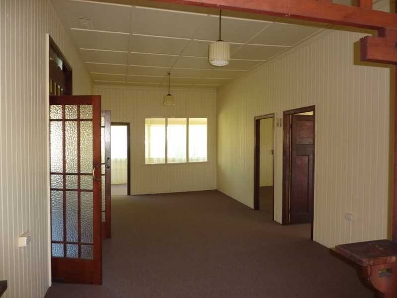 17 Alexandra Street, North Booval QLD 4304