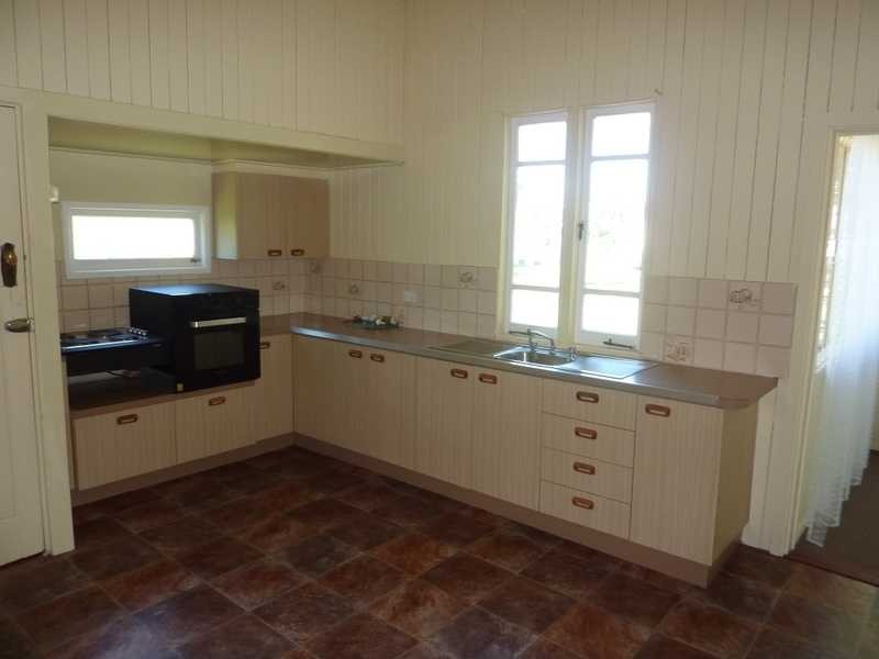 17 Alexandra Street, North Booval QLD 4304