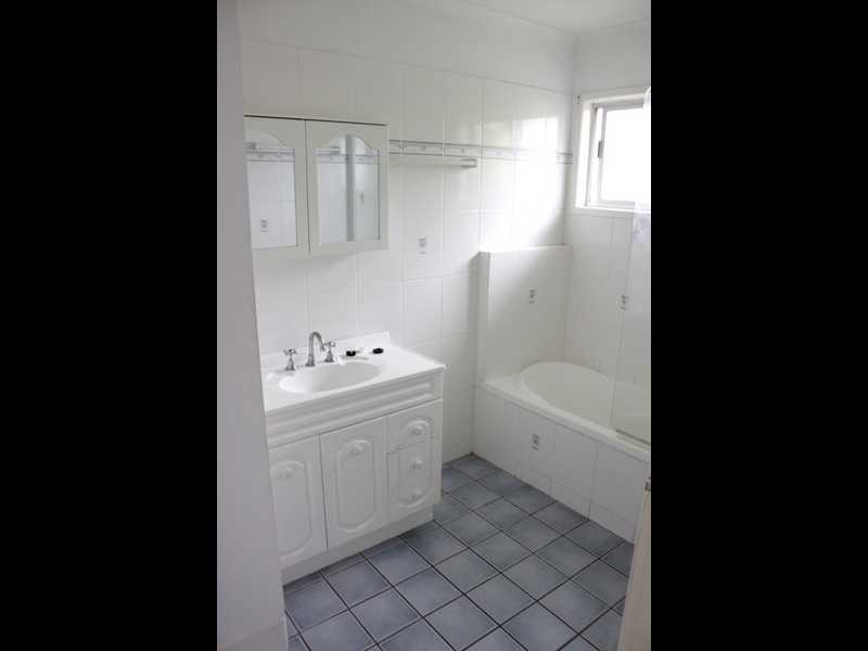 223 Blackstone Road, Silkstone QLD 4304