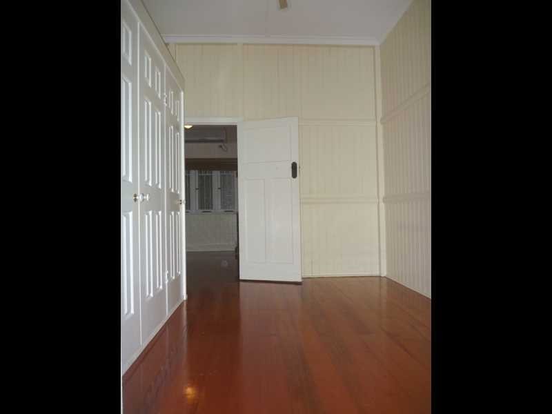 6 Smart Street, Eastern Heights QLD 4305