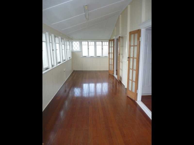 6 Smart Street, Eastern Heights QLD 4305