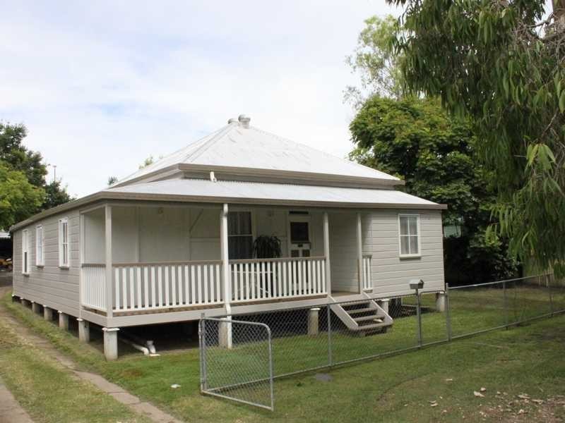 100 Thorn Street, Ipswich QLD 4305