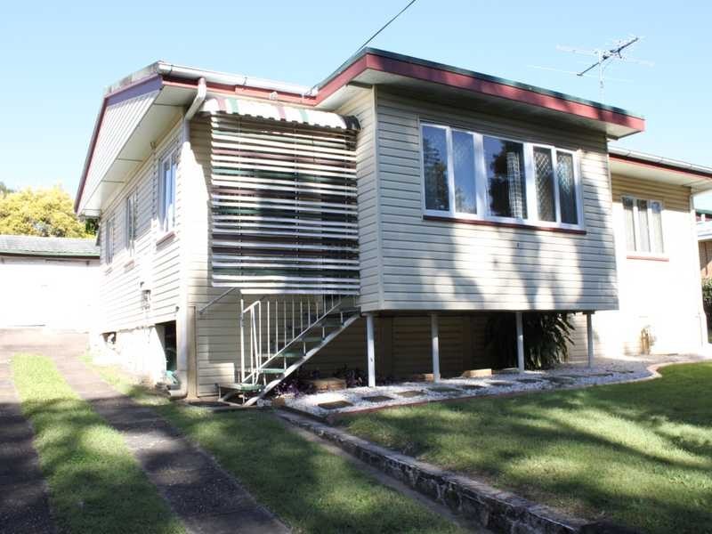 18 Stanley Street, North Booval QLD 4304