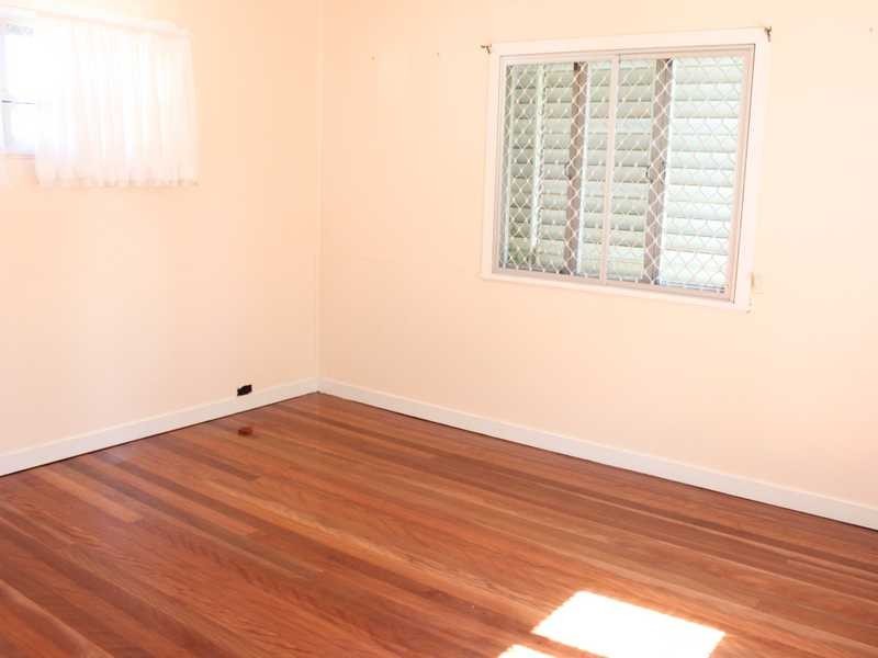 18 Stanley Street, North Booval QLD 4304