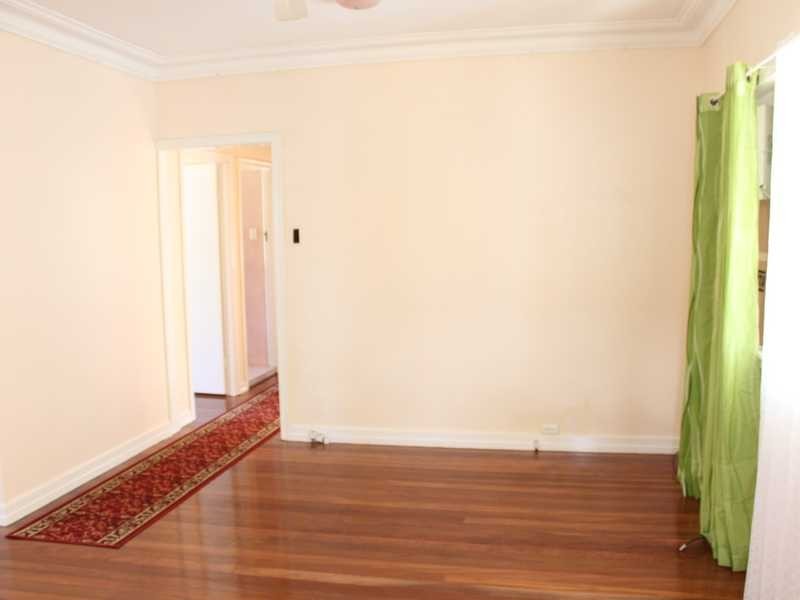 18 Stanley Street, North Booval QLD 4304