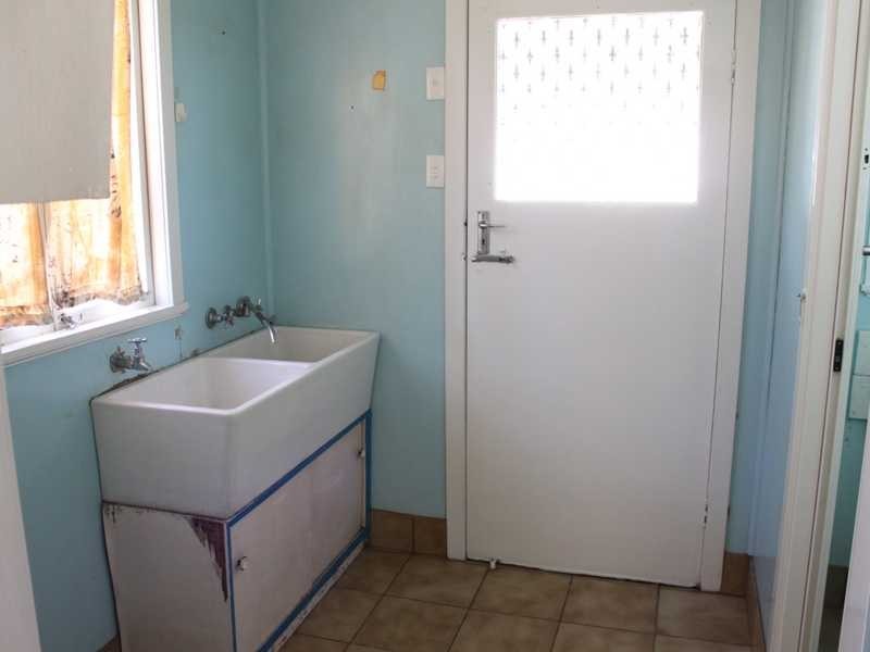 18 Stanley Street, North Booval QLD 4304