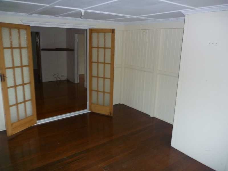 6 Smart Street, Newtown QLD 4305