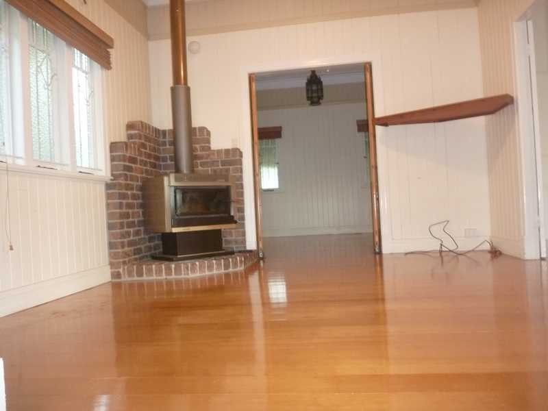 6 Smart Street, Newtown QLD 4305