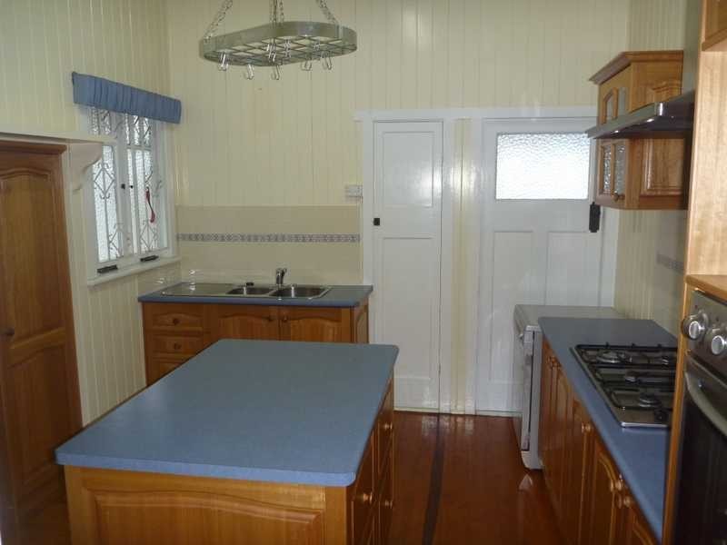 6 Smart Street, Newtown QLD 4305