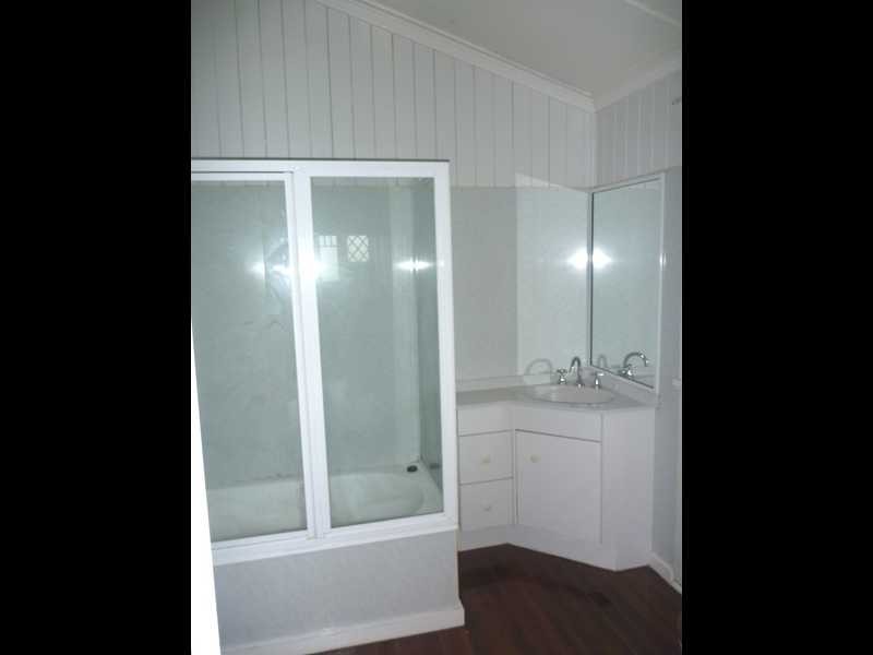 6 Smart Street, Newtown QLD 4305