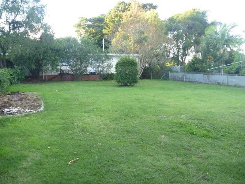 6 Smart Street, Newtown QLD 4305