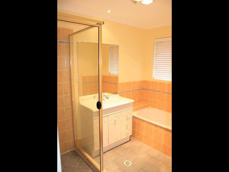 32 Mellor Place, Brassall QLD 4305