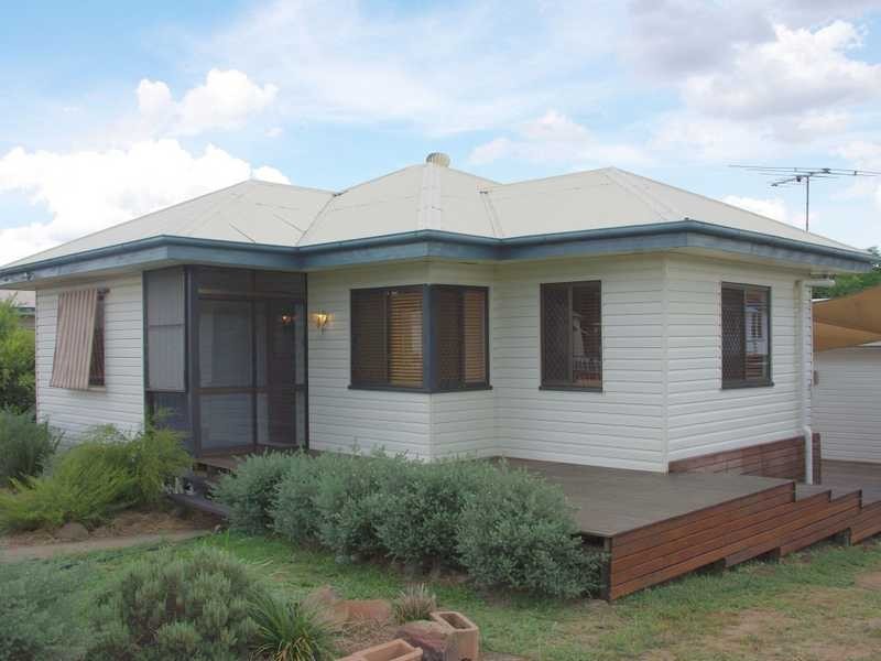 40 Lusitania Street, Newtown QLD 4305