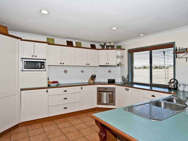 103 Mahons Road, Pine Mountain QLD 4306