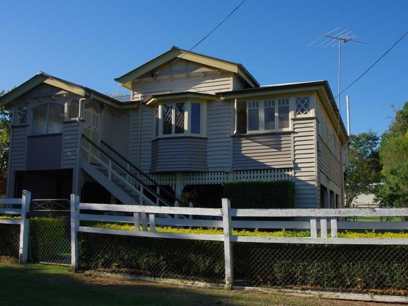 6 Smart Avenue, Eastern Heights QLD 4305