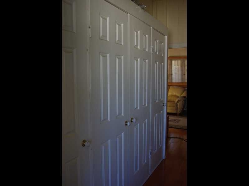 6 Smart Avenue, Eastern Heights QLD 4305