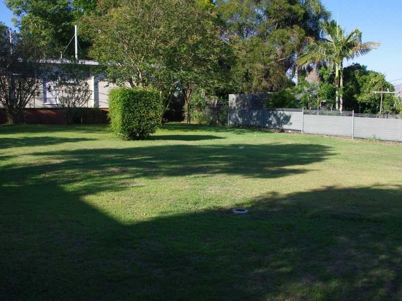 6 Smart Avenue, Eastern Heights QLD 4305