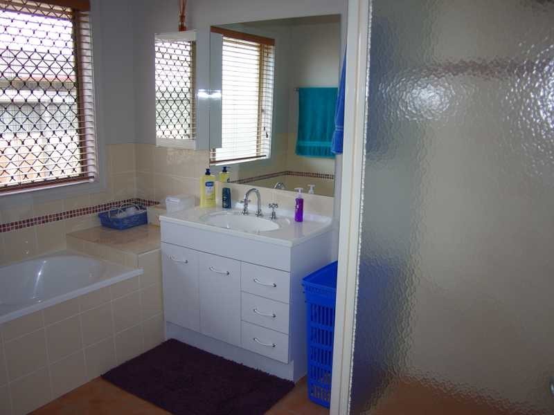 Flinders View QLD 4305