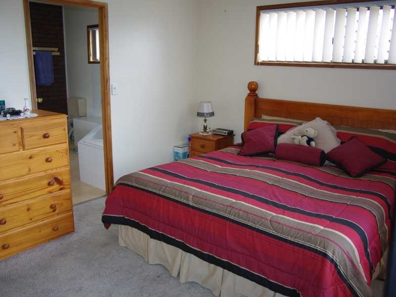 Flinders View QLD 4305