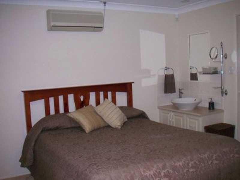 Yamanto QLD 4305