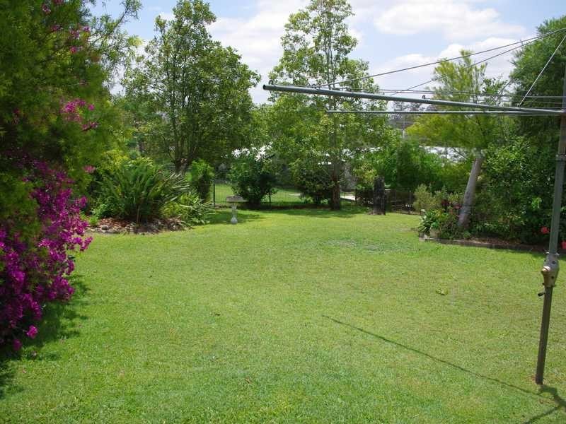 24 Nile Street, Riverview QLD 4303