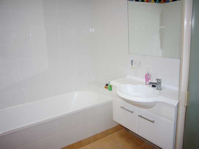 35 Bell Street, Walloon QLD 4306