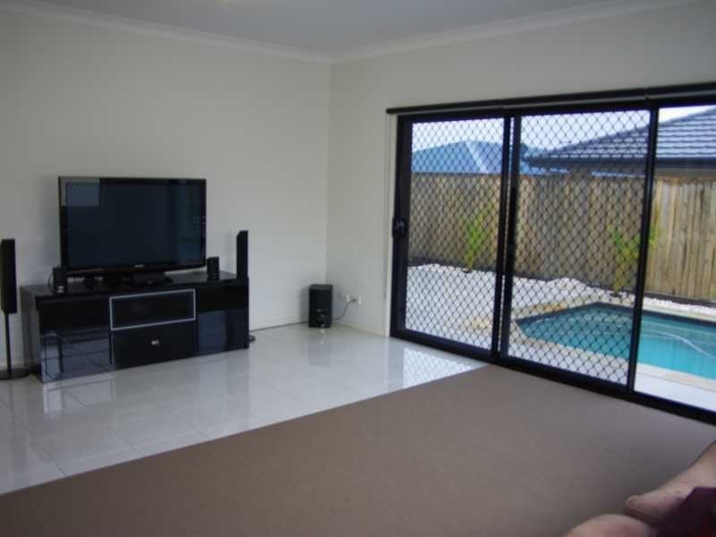 33 Trinity Crescent, Augustine Heights QLD 4300