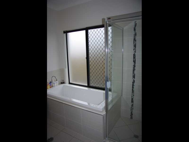 33 Trinity Crescent, Augustine Heights QLD 4300