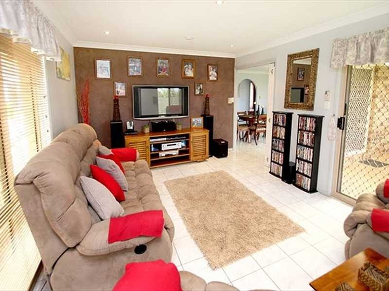 8 Oregon Close, Yamanto QLD 4305
