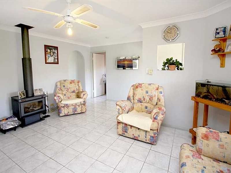 8 Oregon Close, Yamanto QLD 4305