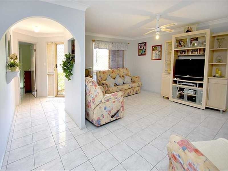 8 Oregon Close, Yamanto QLD 4305