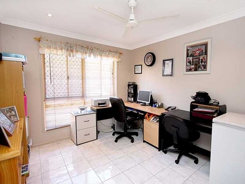 8 Oregon Close, Yamanto QLD 4305