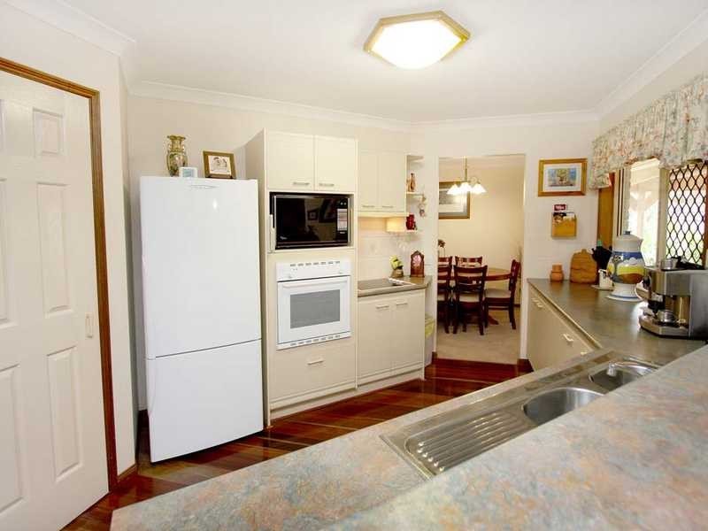 9 Oriole Close, Flinders View QLD 4305