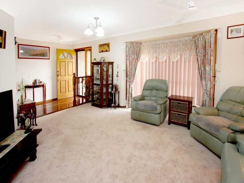 9 Oriole Close, Flinders View QLD 4305