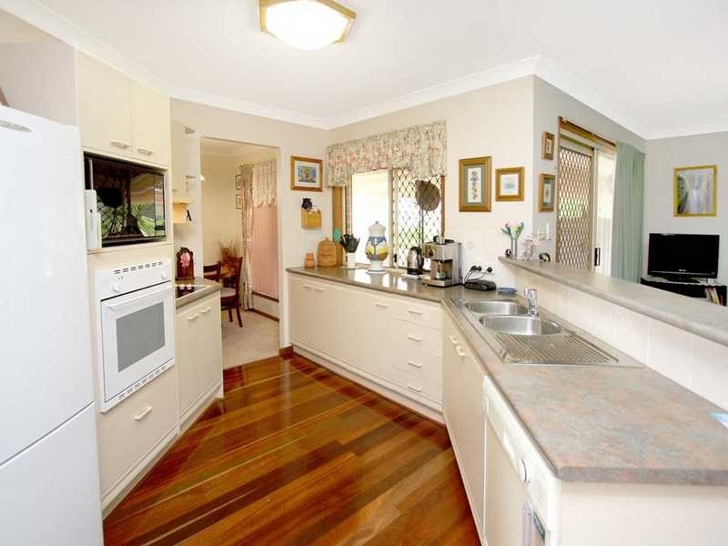 9 Oriole Close, Flinders View QLD 4305