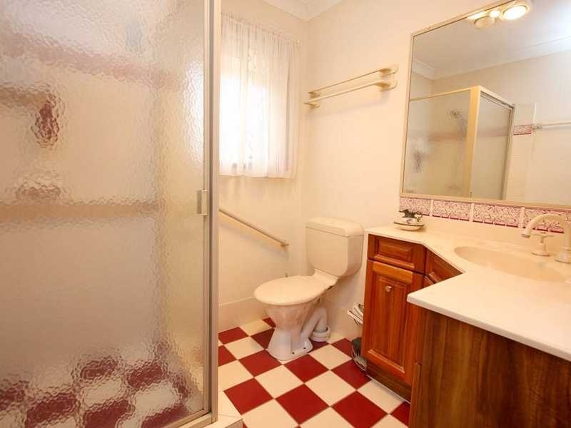 9 Oriole Close, Flinders View QLD 4305