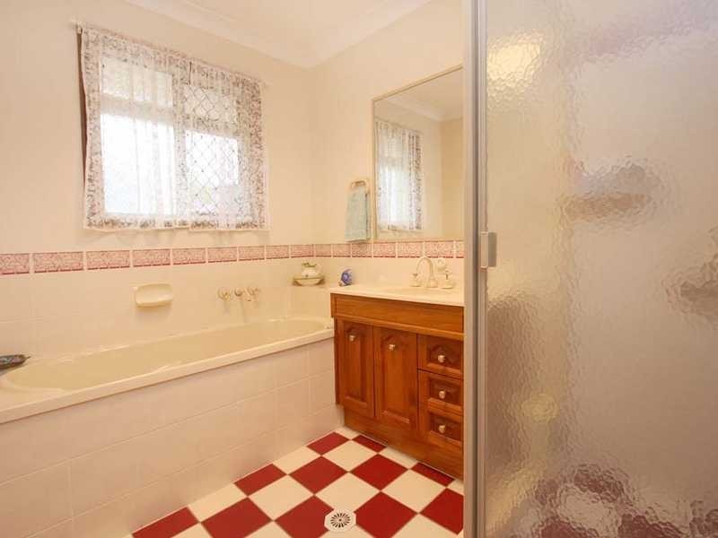 9 Oriole Close, Flinders View QLD 4305