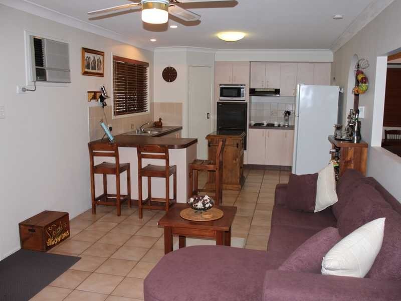 9 Pine Street, Flinders View QLD 4305