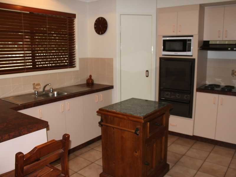 9 Pine Street, Flinders View QLD 4305