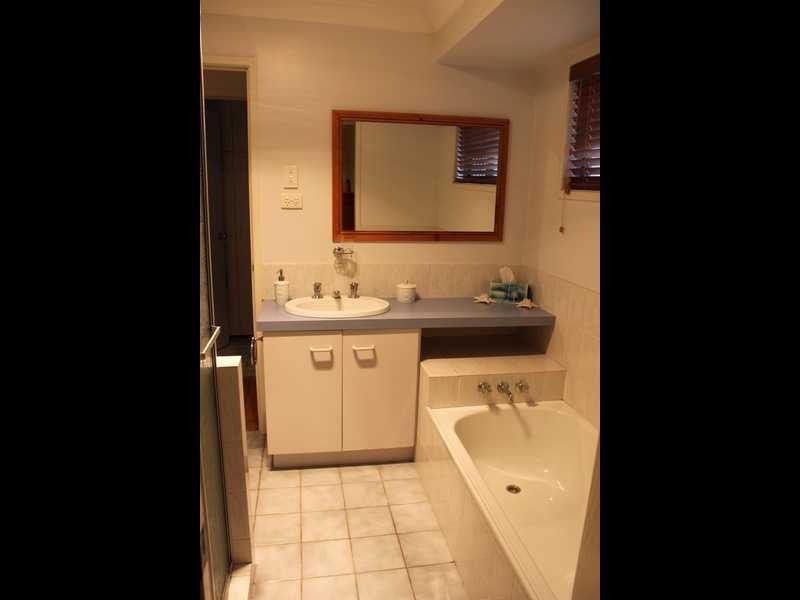 9 Pine Street, Flinders View QLD 4305