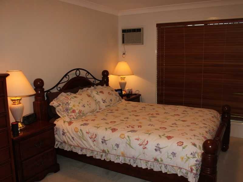 9 Pine Street, Flinders View QLD 4305