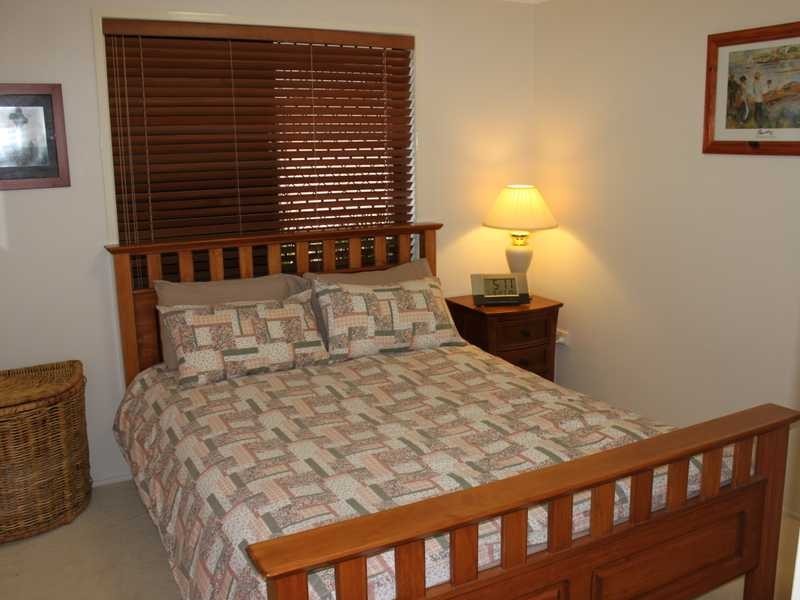 9 Pine Street, Flinders View QLD 4305