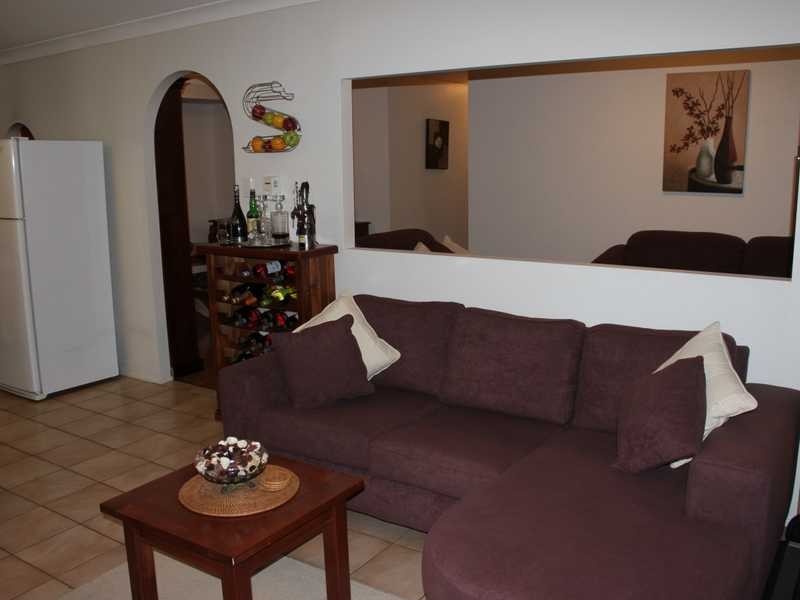 9 Pine Street, Flinders View QLD 4305