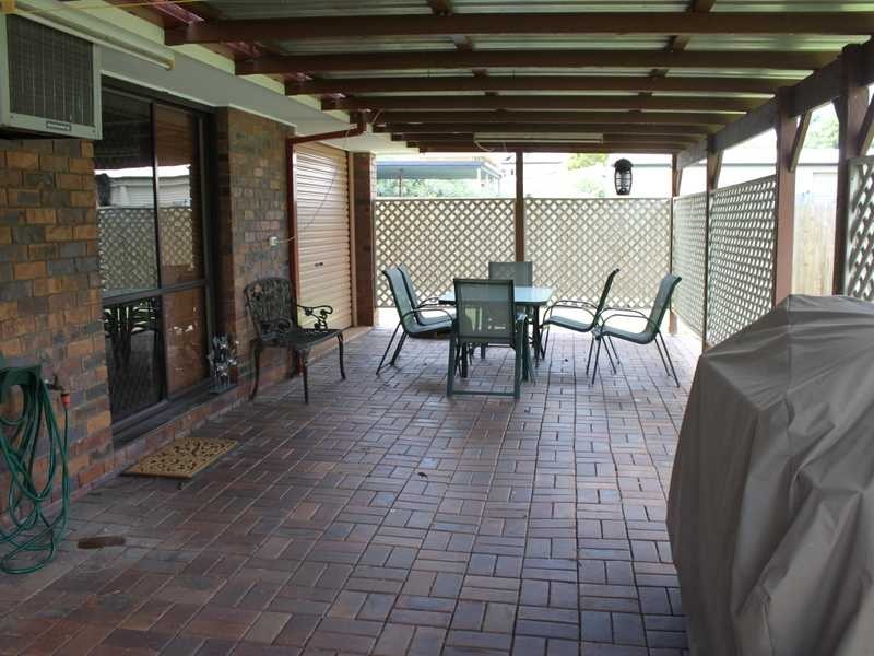 9 Pine Street, Flinders View QLD 4305