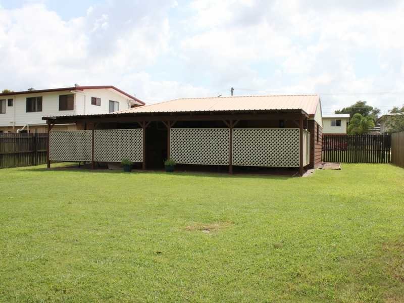 9 Pine Street, Flinders View QLD 4305