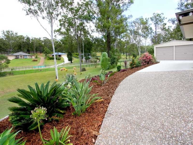 1 Appaloosa Place, Pine Mountain QLD 4306