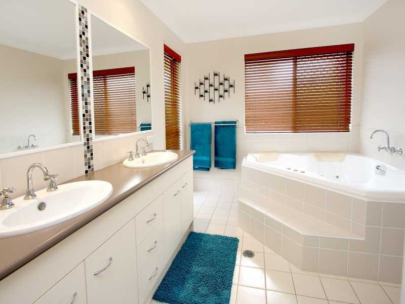 1 Appaloosa Place, Pine Mountain QLD 4306