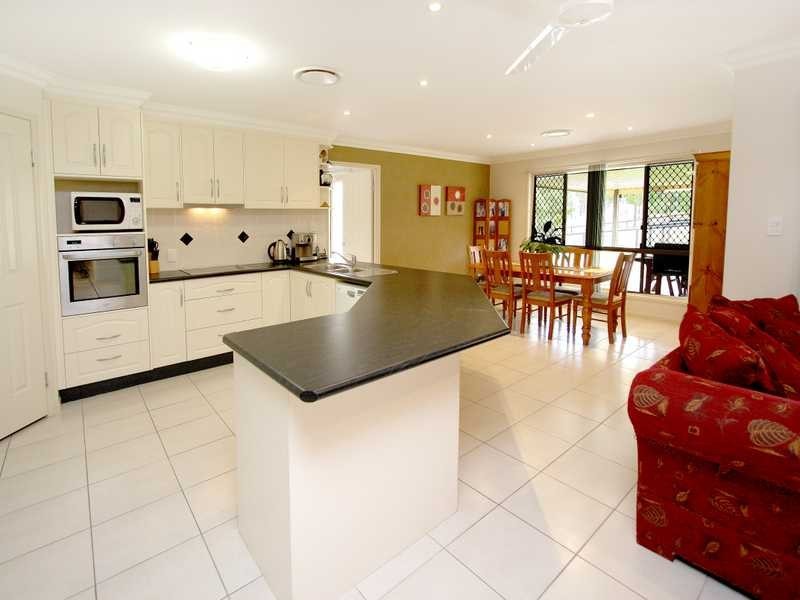 1 Appaloosa Place, Pine Mountain QLD 4306